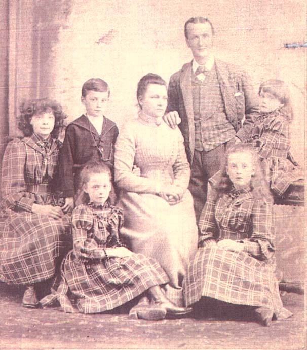 Photo of photos/George McLennan (1851-1897) and Mary Hardie family abt 1894